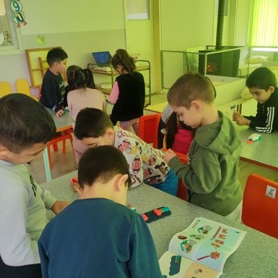 Тема: "Какво вижда слънцето" - ДГ Първи юни - Партизани